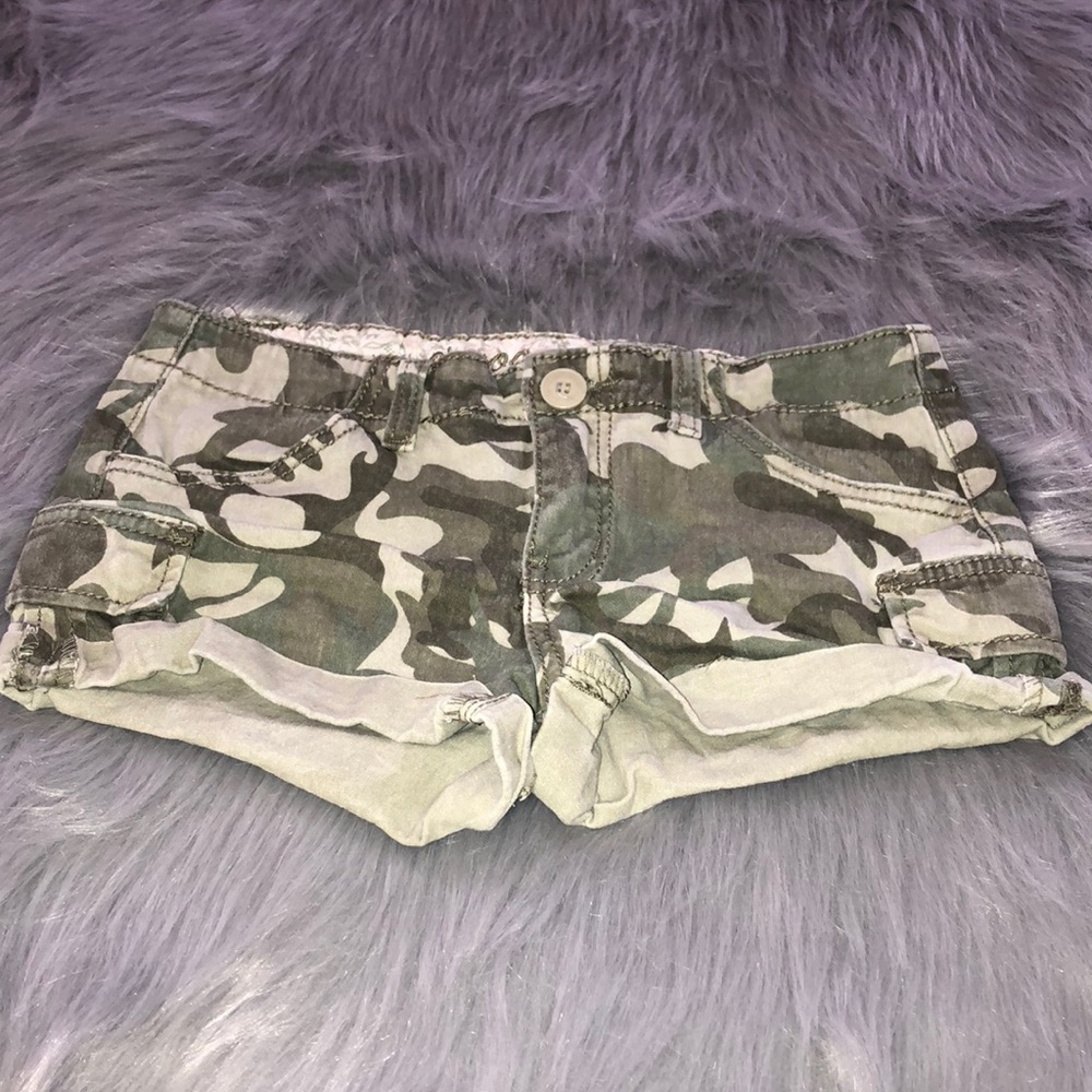 Almost famous camo shorts size 5